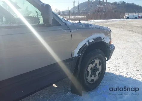 1999 Chevrolet S-10 Ls from USA, damaged, VIN 1GCCT19WXX8175935